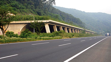 江蘇寧淮高速公路老山棚洞隧道